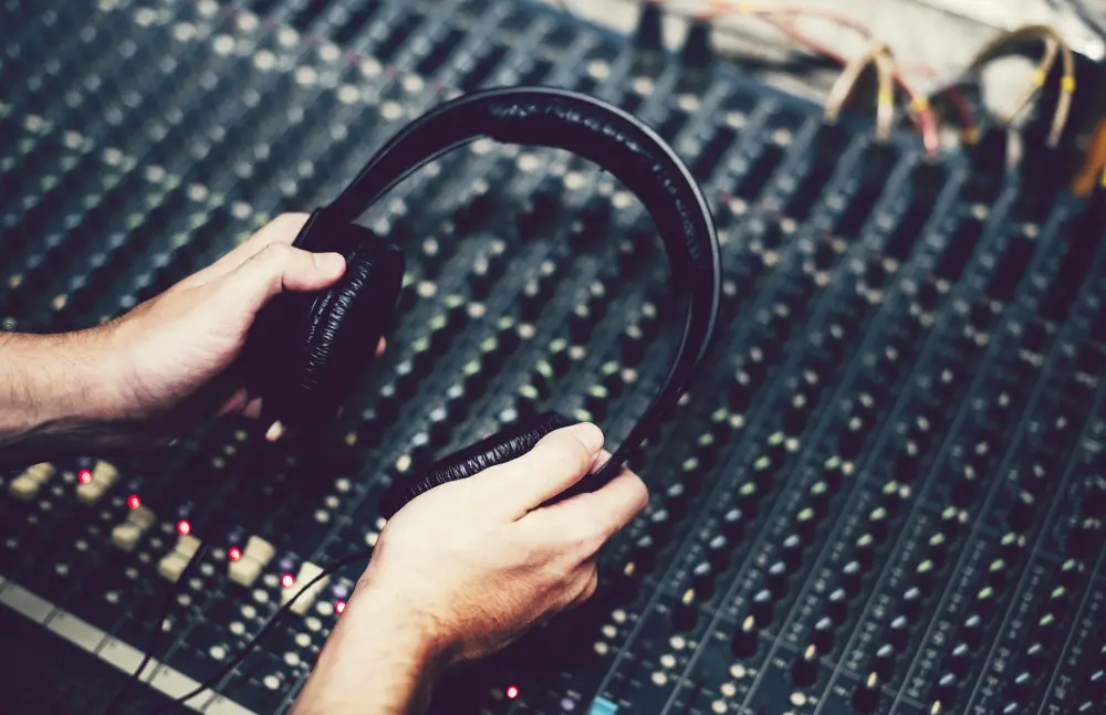 Broadband noise reduction